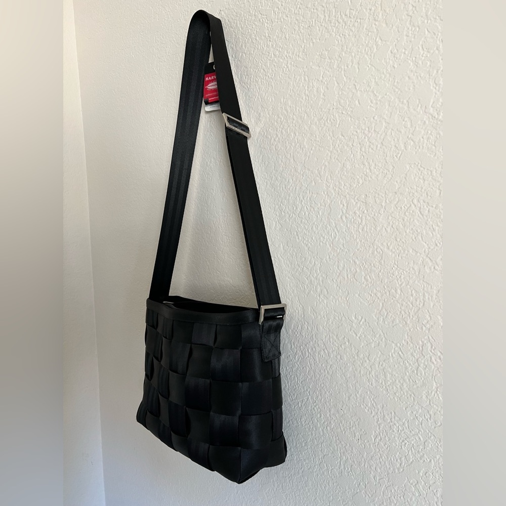 Harvey’s Original Seatbelt Bag Crossbody Messenger Black